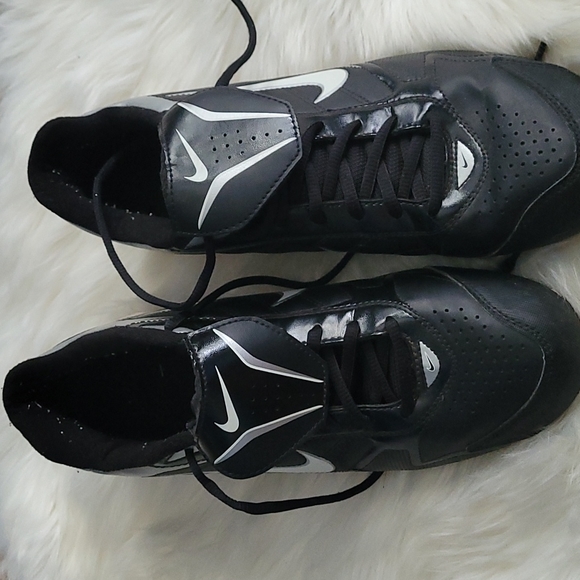 Nike Baseball Cleats - Picture 2 of 4